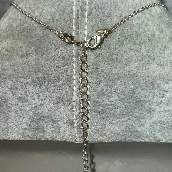 N28. VINTAGE‎ AVON STERLING SILVER PLATED SNOWFLAKE NECKLACE RHINESTONES - Picture 5 of 7